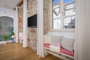 Deluxe Apartment | Living area | Flat-screen TV