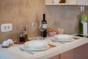 Deluxe Apartment | In-room dining