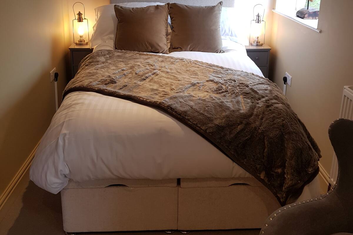 Foxes Den | Premium bedding, down duvets, pillow-top beds, individually decorated