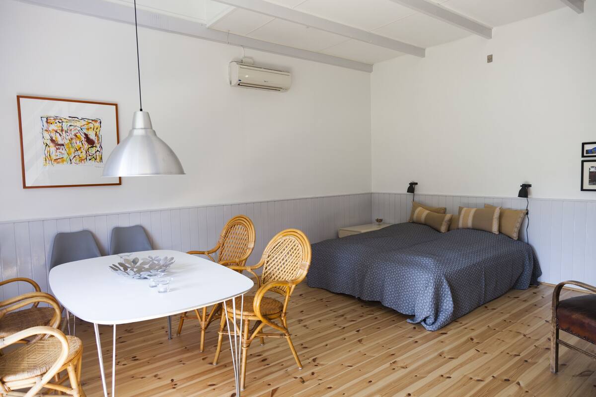 2 bedrooms, desk, free WiFi, bed sheets