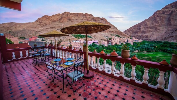 Front of property - evening/night - Riad Sephora (Toudgha El Oulia)