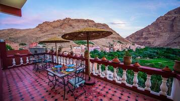 Fassade der Unterkunft – Abend/Nacht