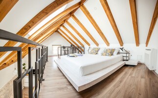 In-room safe, soundproofing, free WiFi, bed sheets