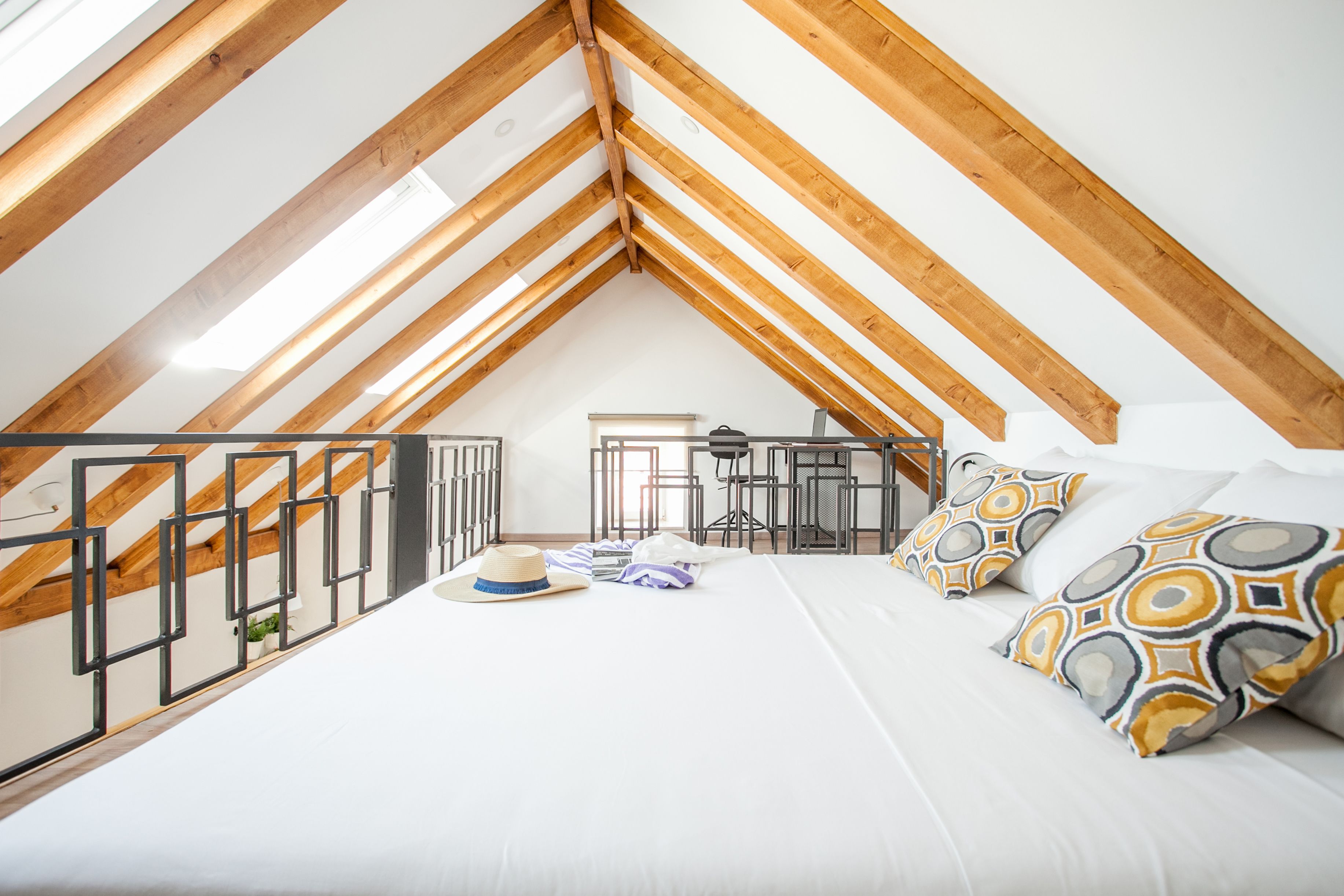 In-room safe, soundproofing, free WiFi, bed sheets