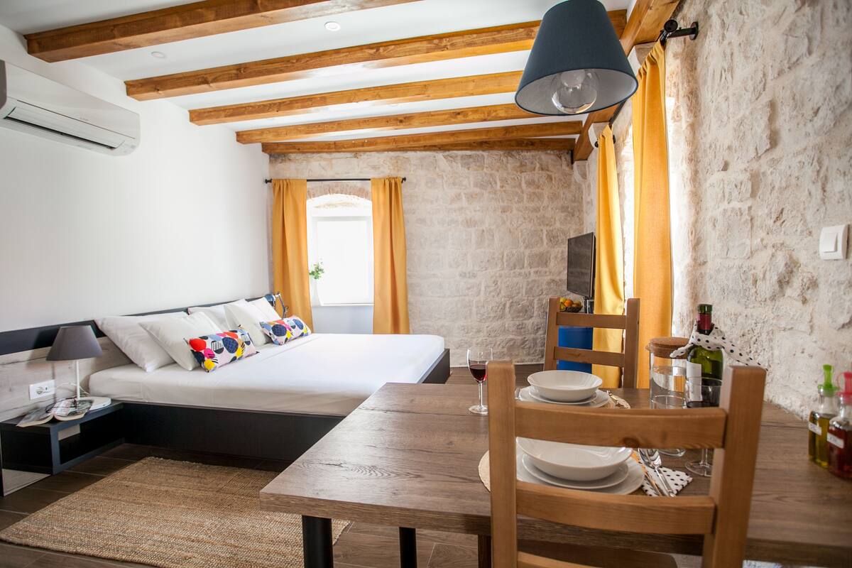 In-room safe, soundproofing, WiFi (free), bed sheets