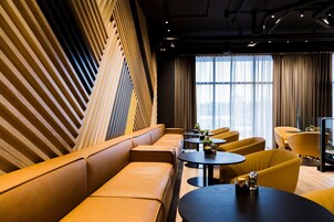 Se sirven cenas y happy hour