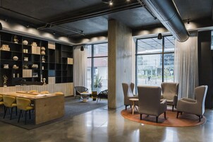 Sala de estar en el lobby