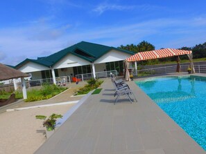 Kolam renang outdoor