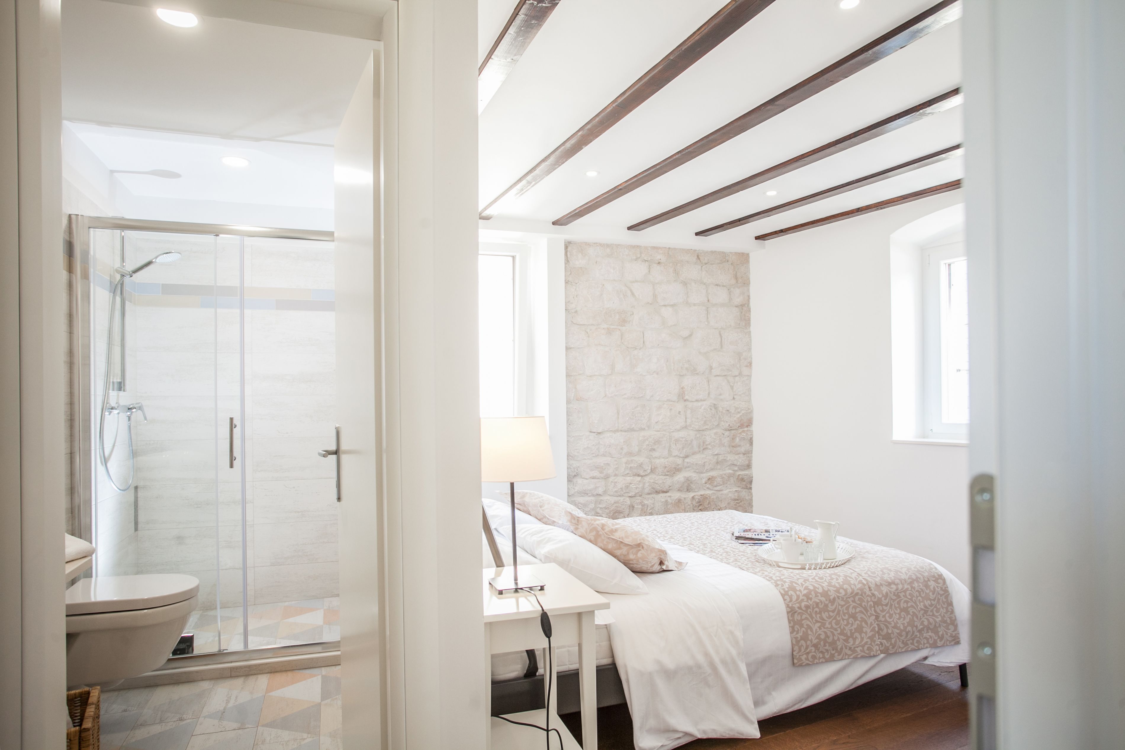 Villa | In-room safe, desk, laptop workspace, blackout drapes