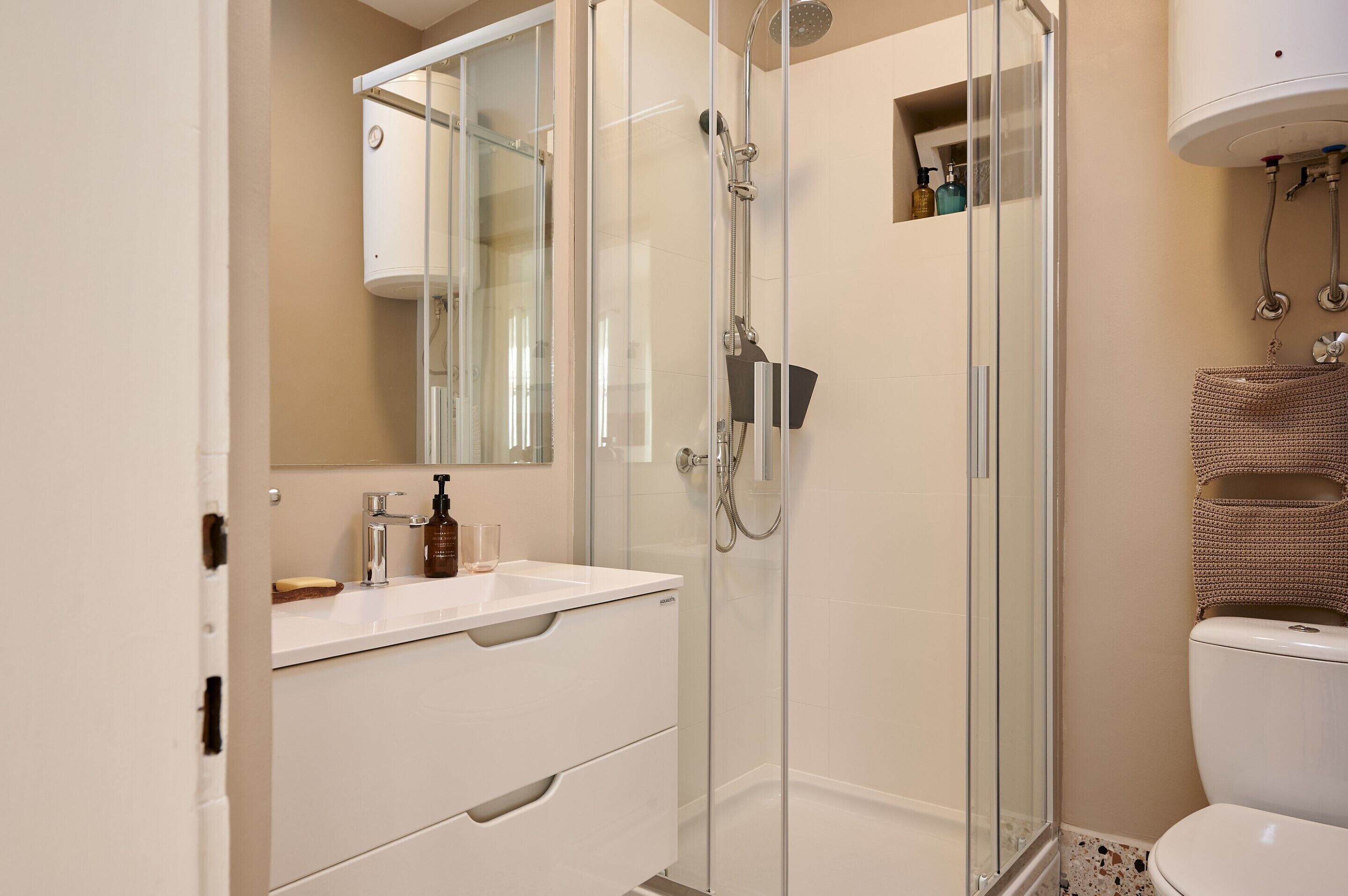 Apartment, 2 Bedrooms | Bathroom | Shower, free toiletries, hair dryer, towels