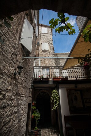 EntrĂ©e de lâhĂ©bergement