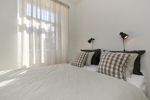 2 habitaciones, cortinas blackout y sistema de insonorización 