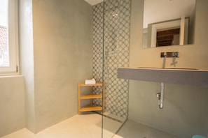 Casa tradicional, 3 quartos | Banheiro | Chuveiro, secador de cabelo, toalhas de banho