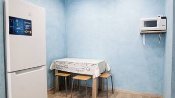 Apartment, 2 Schlafzimmer | Eigene Küche | Kühlschrank, Mikrowelle, Herdplatte, Wasserkocher