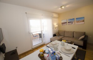 Apartment | Essbereich im Zimmer