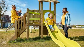 Área de juegos infantiles al aire libre