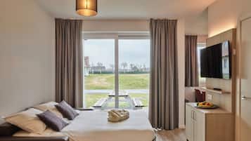 Suite | 4p | 1 bedroom, blackout curtains, cots/infant beds, free WiFi