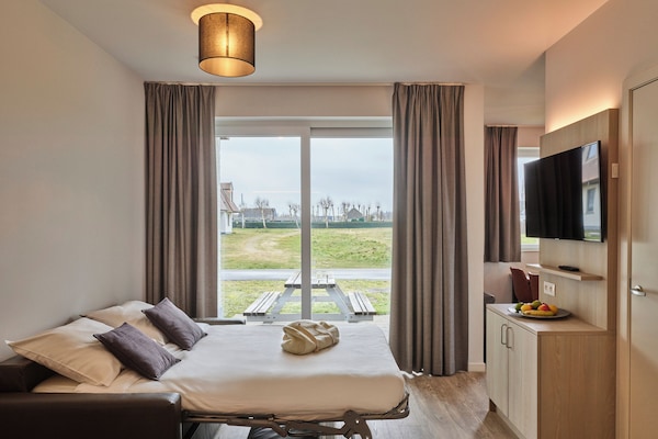 Suite | 4p | 1 bedroom, blackout drapes, cribs/infant beds, free WiFi