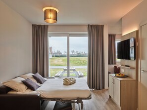 Cortinas blackout, cunas, wifi gratis y ropa de cama