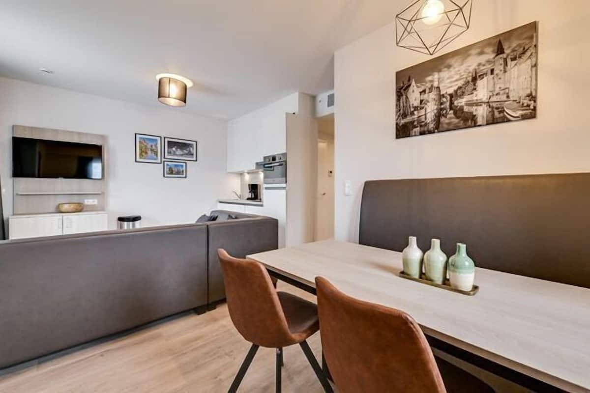 Family apartment - 6p | 3 Bedrooms | Living area | Flat-screen TV