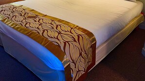 Standard Double Room | Premium bedding, memory foam beds, desk, laptop workspace - Hotel California *** (Mauguio)