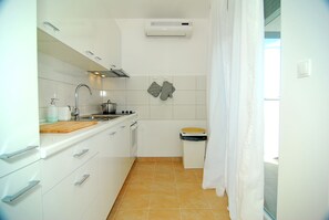 Apartment, Sea View | Private kitchen - Apartment Flynn (Okrug)