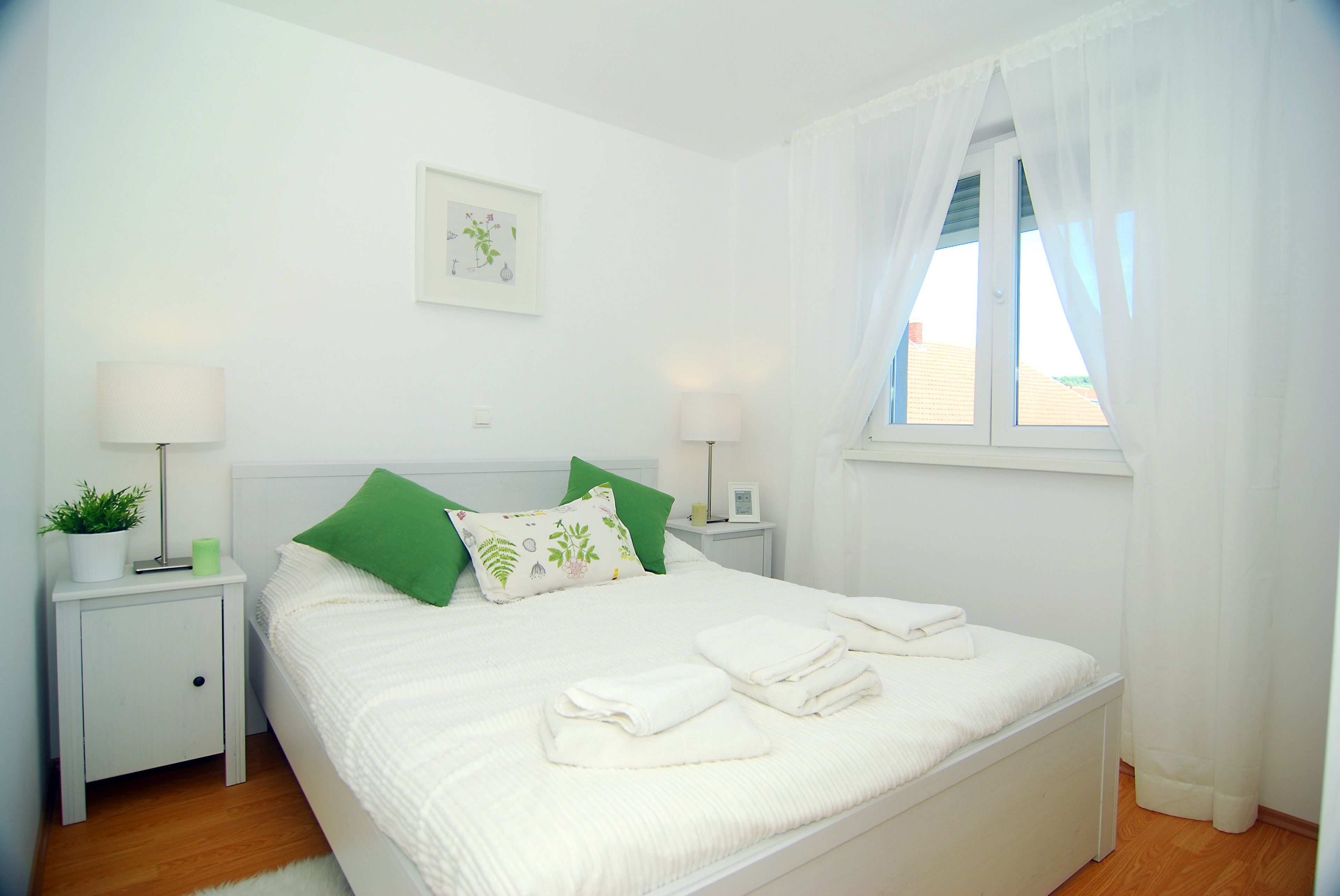 Appartement, uitzicht op zee | 2 slaapkamers, een bureau, geluiddichte muren