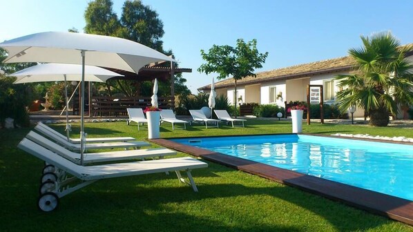 Piscine extérieure (ouverte en saison)