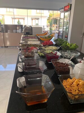 包含每日自助早餐