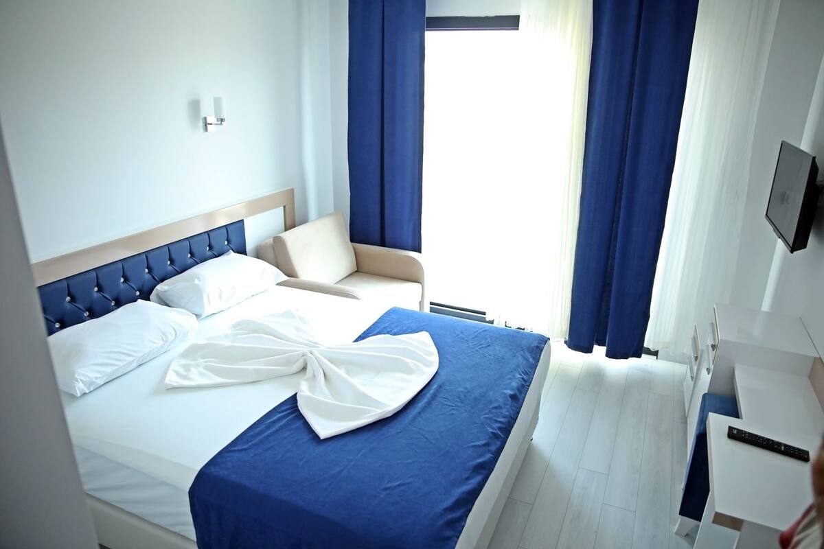 Standard Double or Twin Room | 1 bedroom, in-room safe, desk, cribs (free)