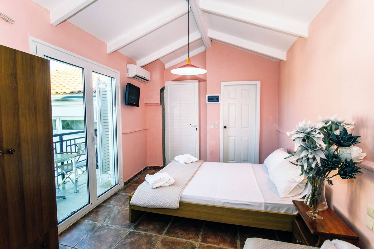 Triple Room | WiFi (free), bed sheets