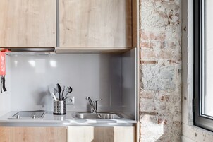 Superior Double Room | Private kitchenette | Fridge, microwave, stovetop, coffee/tea maker