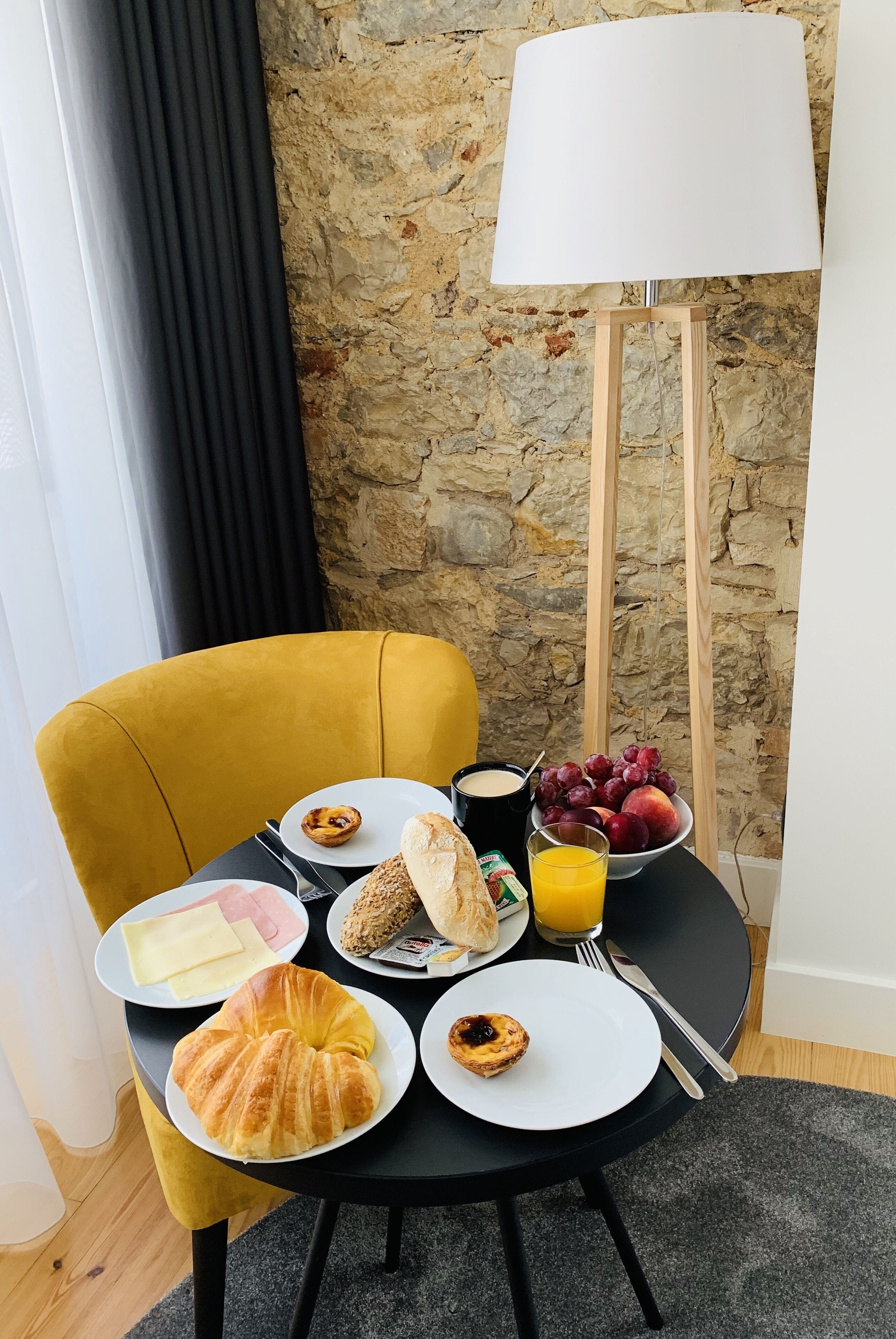 Daily full breakfast (EUR 10 per person)