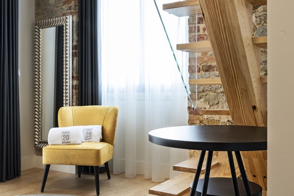 Deluxe Suite | Living area | LCD TV