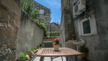 Quarto casal, terraço (A1) | Cortinas blackout, Wi-Fi de cortesia, roupa de cama