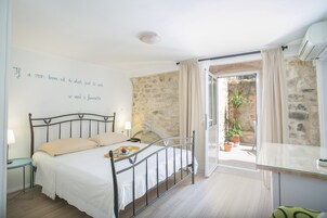 Habitación doble, terraza (A1) | Cortinas opacas, wifi gratis, ropa de cama