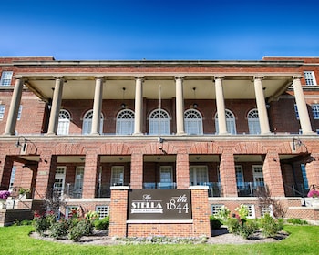 The Stella Hotel & Ballroom