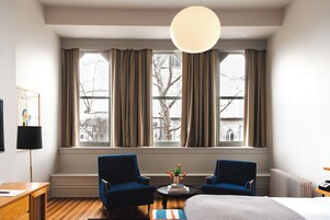 1 bedroom, Frette Italian sheets, premium bedding, down comforters