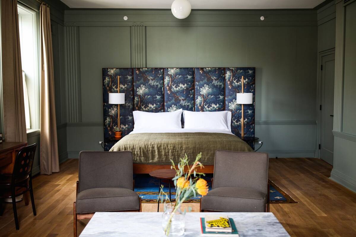 Suite, 1 très grand lit, non-fumeurs, vue ville | 1 chambre, draps italiens Frette, literie de qualité supérieure
