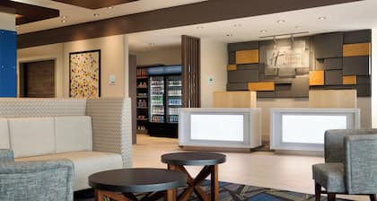 Holiday Inn Express & Suites Savannah N - Port Wentworth by IHG