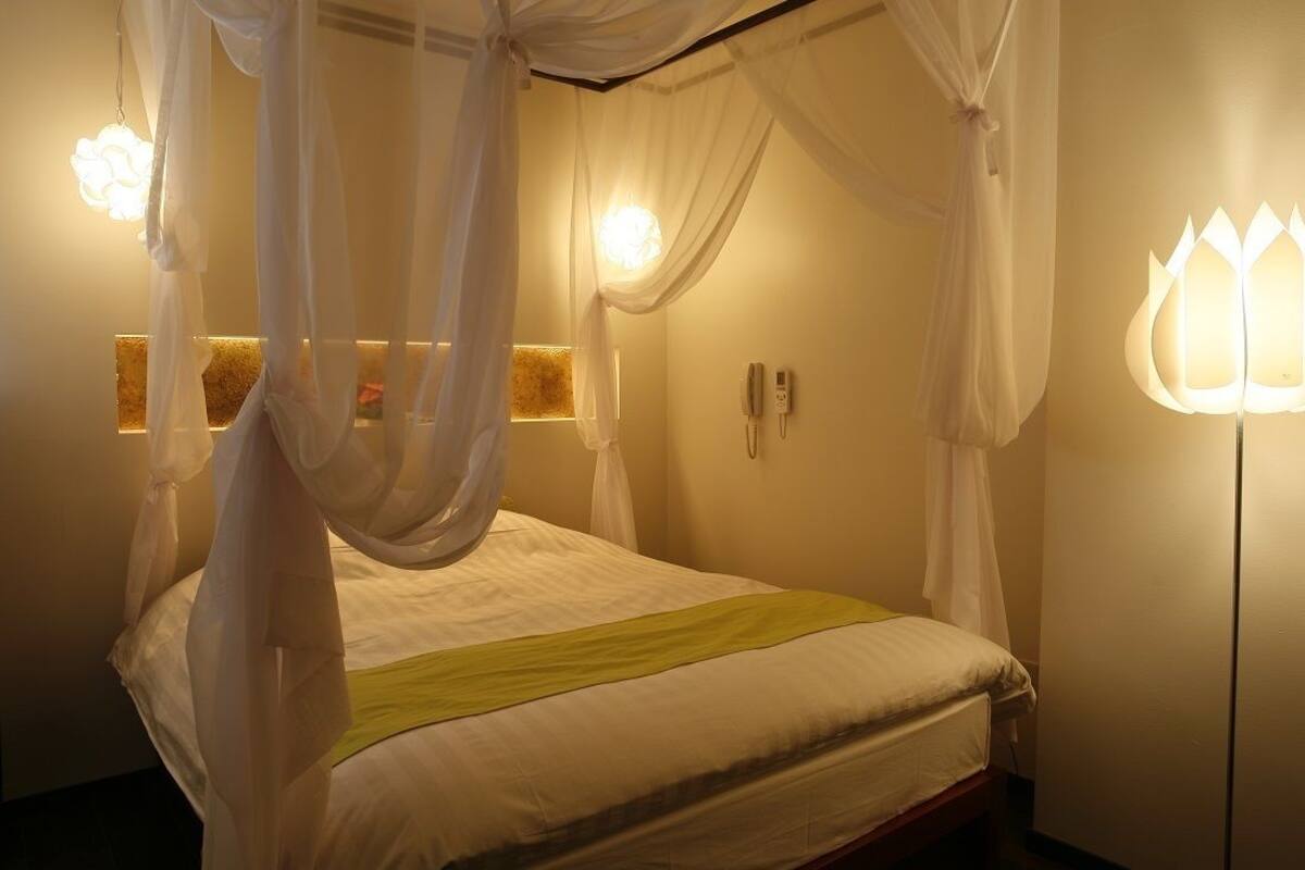 Minibar, bureau, Wi-Fi gratuit, draps fournis