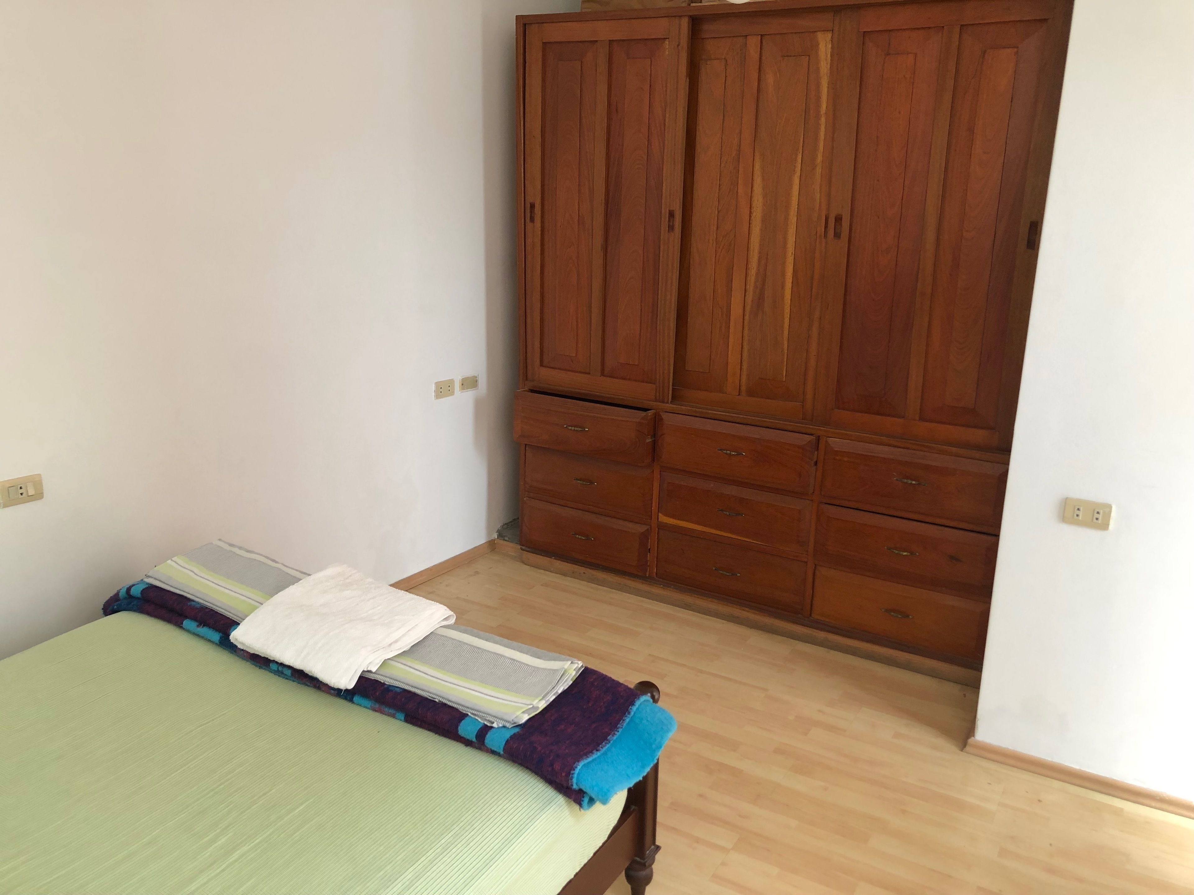 Habitación básica, 1 cama matrimonial, para no fumadores | 1 habitación, escritorio y wifi gratis 