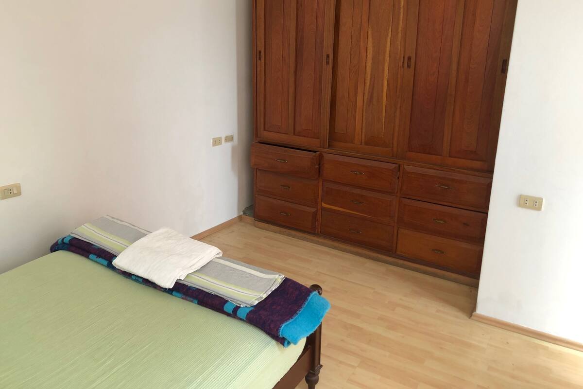 Habitación básica, 1 cama matrimonial, para no fumadores | 1 habitación, escritorio y wifi gratis