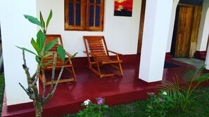 Standaard kamer, 1 twee- of 2 eenpersoonsbedden, 1 kingsize bed, niet-roken, uitzicht op tuin | Balkon