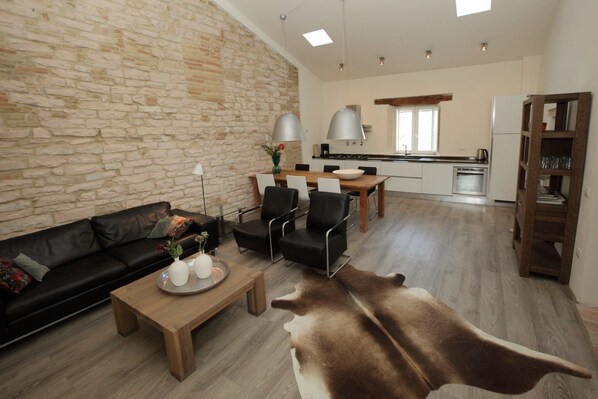 Apartment, 3 Bedrooms | Living area