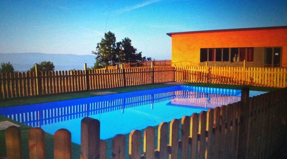 حمّام سباحة خارجي موسمي