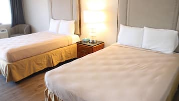 Habitación, 2 camas Queen size, para no fumadores | Escritorio, cunas gratuitas, camas extra y wifi gratis