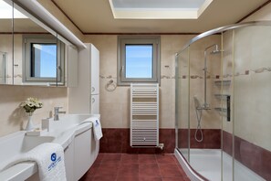 Villa, Meerblick | Badezimmer