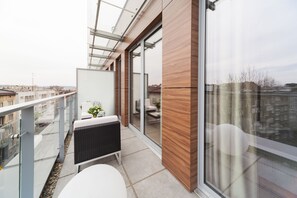 Appartement Luxe, 1 très grand lit et 1 canapé-lit, non-fumeurs | Vue depuis le balcon