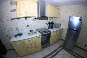 Shared fridge, microwave - Happy House Inn (Cusco)